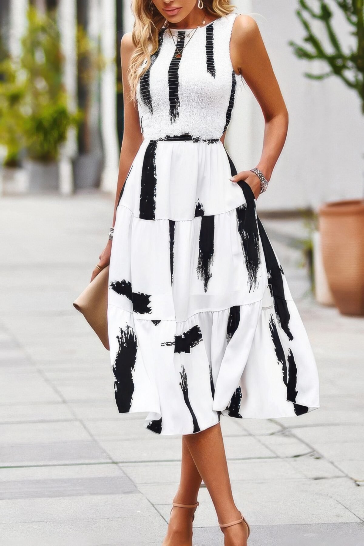 Floral Print Pocket Sleeveless Smocked Split Dress - Image 1