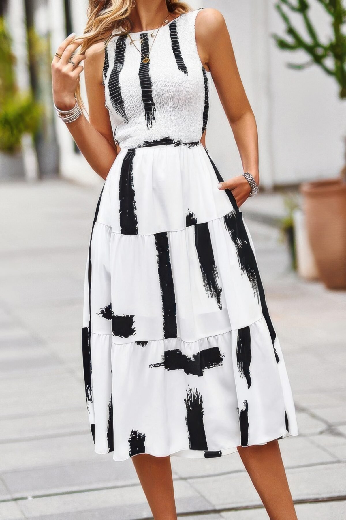 Floral Print Pocket Sleeveless Smocked Split Dress - Image 3